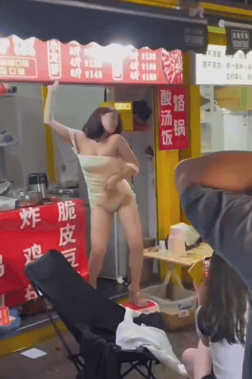 喝5块钱的胡辣汤，看了500的表演 
