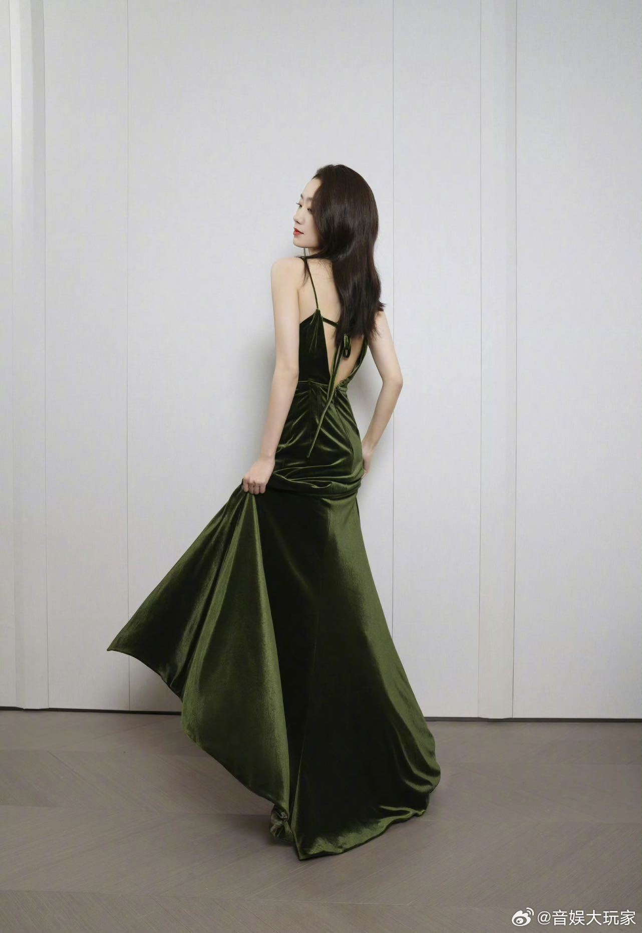张小斐好优越的东方骨相张小斐芭莎绿丝绒5年前vs5年后张小斐芭莎绿丝绒5年前vs