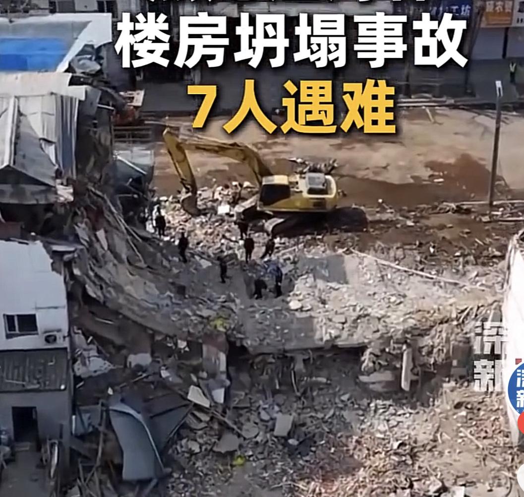 这都是侥幸了！

倒塌楼房1-2楼是火锅店，叫成都火锅，白天的时候，生意兴隆，人