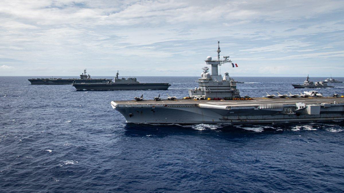 法国支棱起来了[呲牙]
据外媒报道，包括“戴高乐”号航空母舰和一艘“梭弗伦”级攻