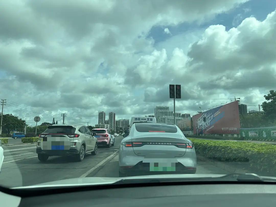 车辆抖动别慌！出现这5个常见原因，多半不用大修
 
原因1：节气门/喷油嘴积碳过