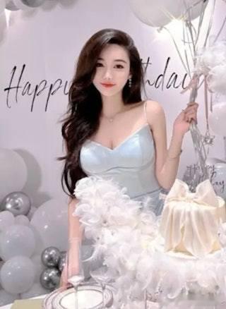 网红雅典娜是家中独生女8月11日当事人母亲袁女士接受《羊城晚报》等媒体采访出面辟