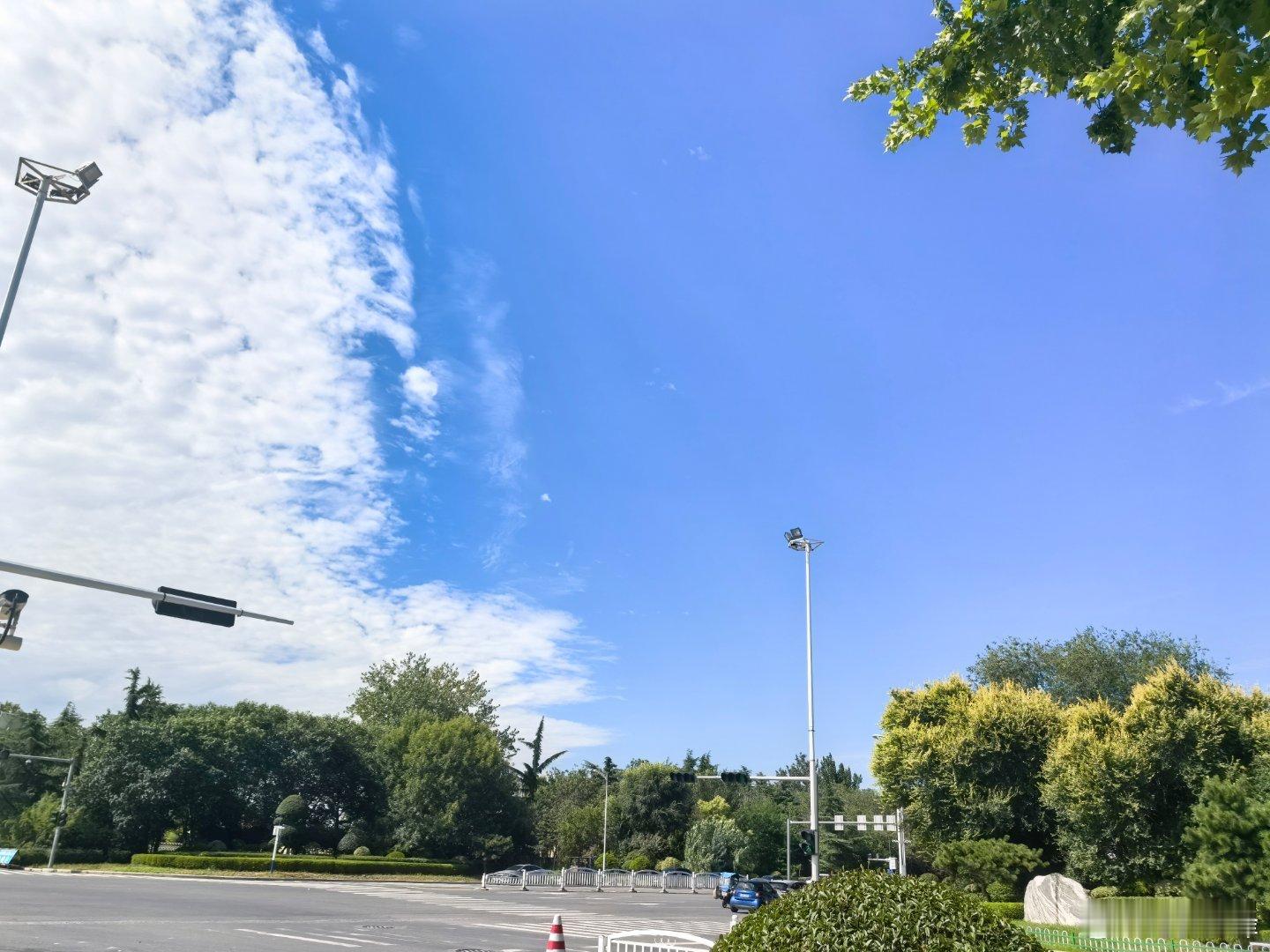 青岛旅游最好的季节应该是秋天，秋天才符合红瓦绿树碧海蓝天[锦鲤附体] ​​​