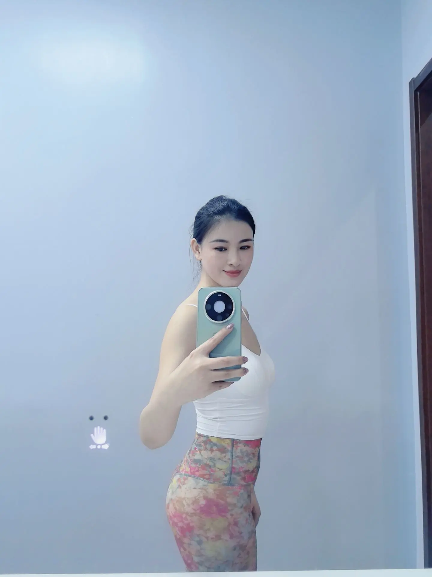 优秀的背后都是虐一般的自律，你得亲手干掉另一个颓废的自己。