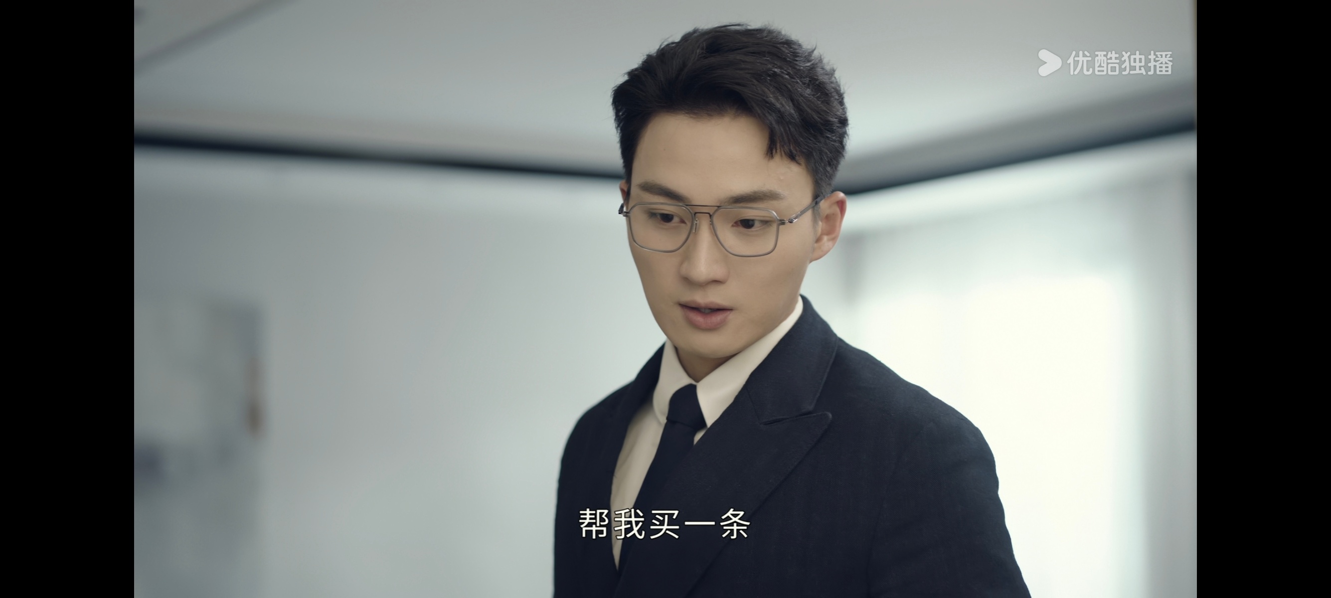 弟但凡能像一眼认出姐的新项链一样多花点心思在别人身上也不至于谈不上恋爱 