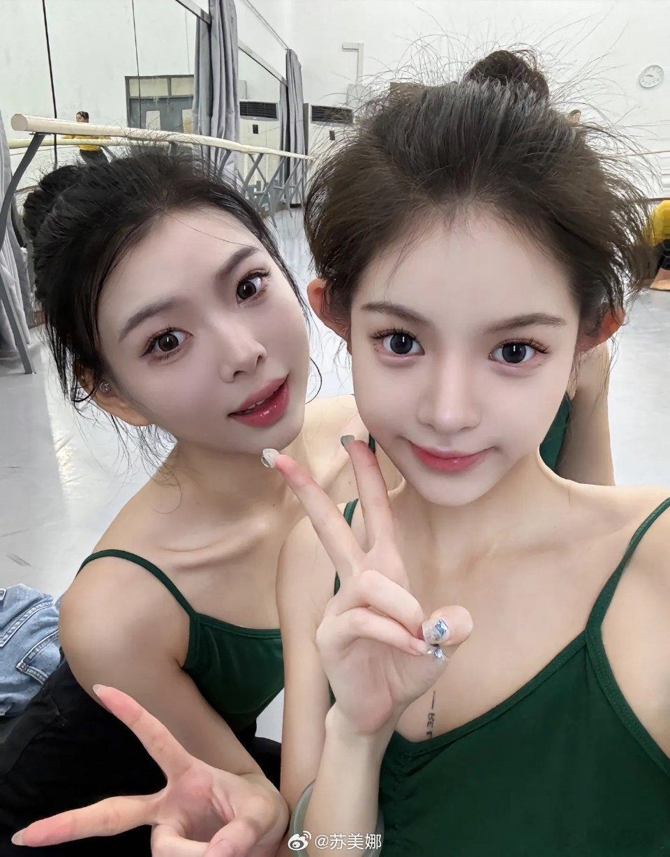 有个舞蹈生女朋友应该很幸福吧~  [羞嗒嗒][羞嗒嗒]  