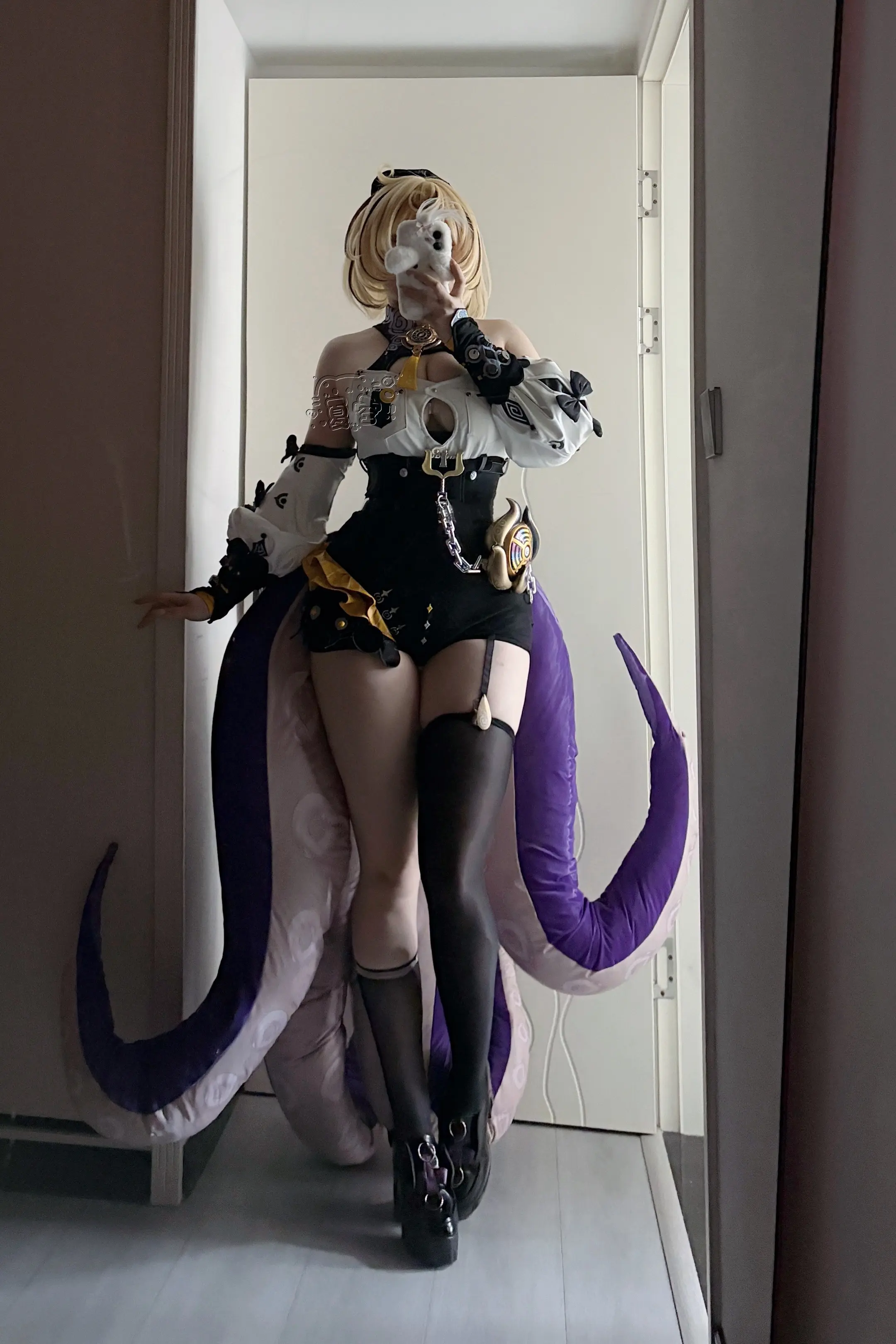 神秘触手女。