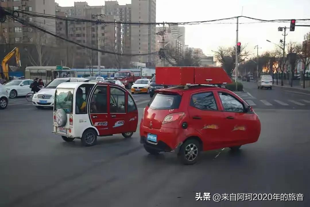 相信各位都注意到了，这些年县城马路上少了一道奇特的风景线，那些长得像迷你豪车、跑