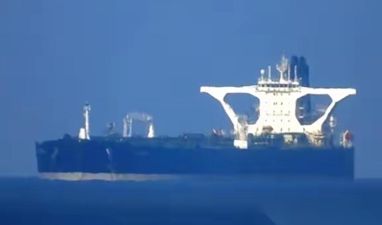 全世界都该给“贝拉1号”的船长送个锦旗。
真的，就四个字：戳破神话。
美军气势汹