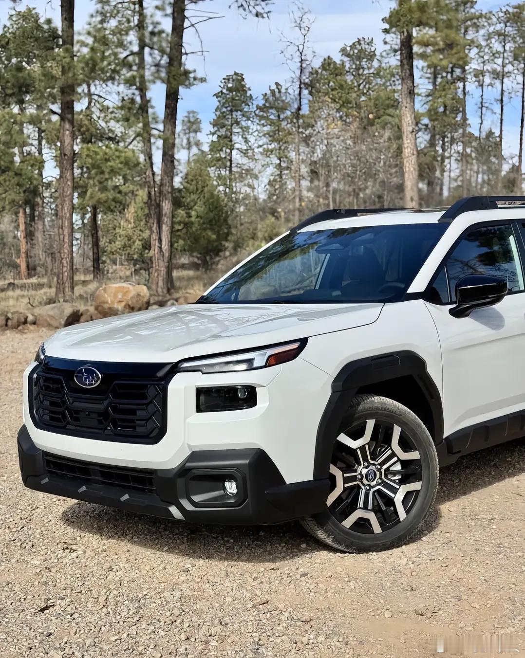 2026款斯巴鲁傲虎新增2.4T水平对置四缸涡轮增压发动机，最大功率260马力（