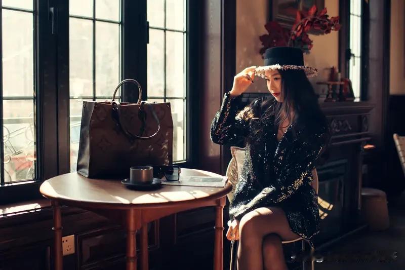 你看看周围的官太太或者富商的太太，有几个是瘦骨嶙峋的？一般来说都是比较丰腴，康老