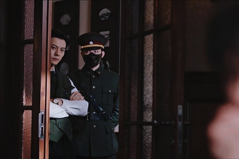 陈伟霆张启山在九门唯一一次落泪破防！张启山九门唯一一次落泪属于张小鱼。那一滴眼泪