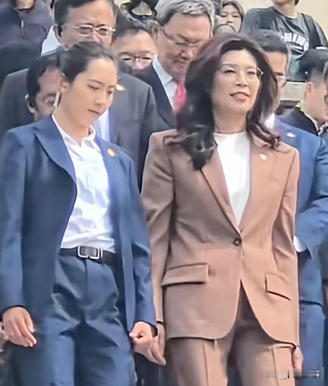 郑丽文真的不简单！

国民党主席郑丽文最近接受媒体采访，说出了很多人不敢讲的实话
