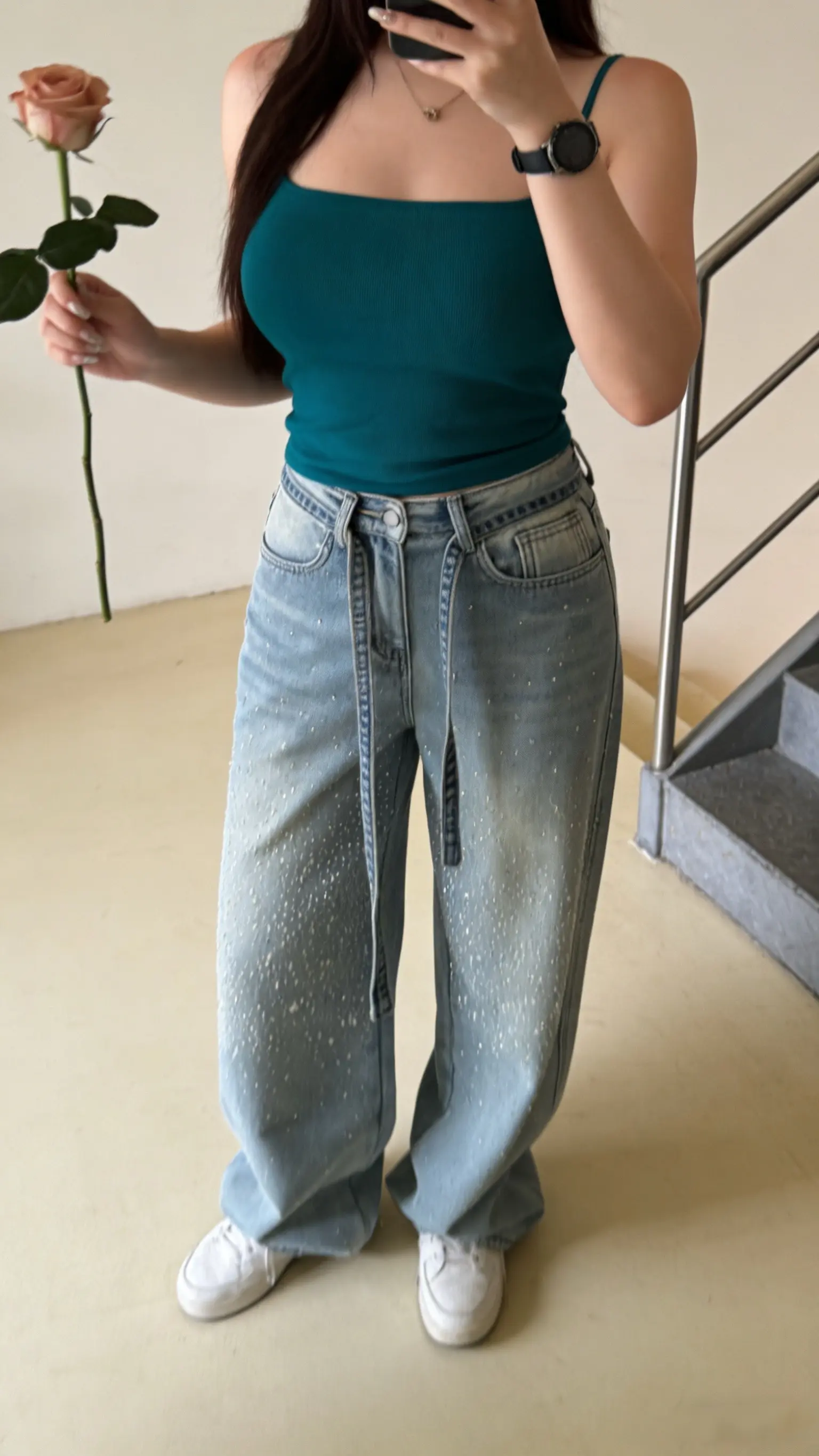 我可以穿高跟鞋，也可以穿平底鞋，我可以喝奶茶，也可以喝烈酒，我可以很强...