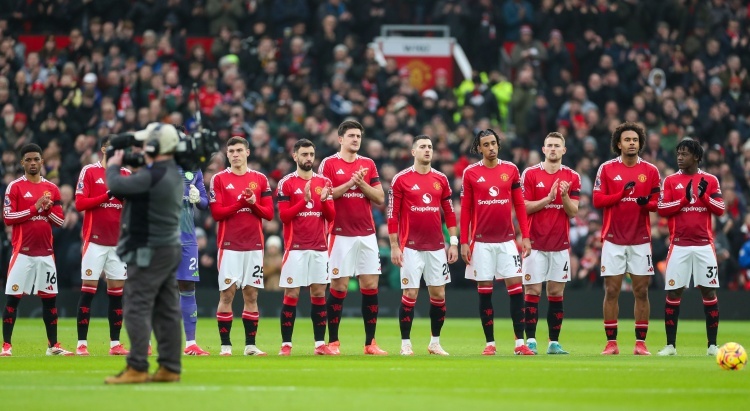 【战绩不佳的原因？】根据《泰晤士报》报道，一项研究表明，曼联是过去5年中英超伤病