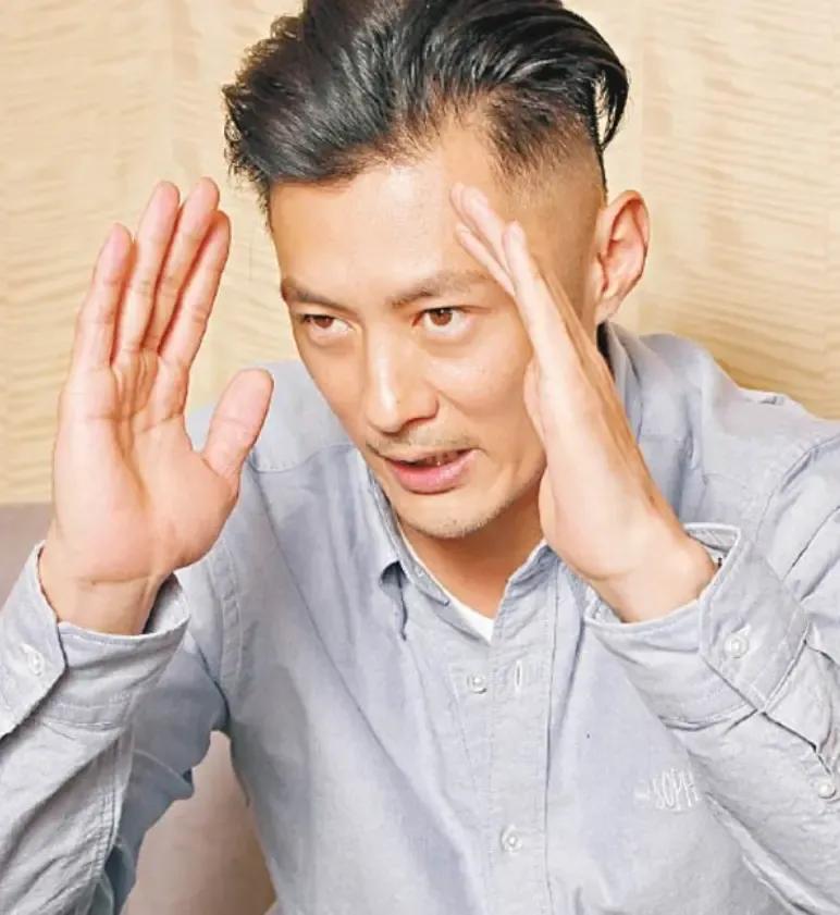 余文乐宁愿亏260万，也要把房子卖掉，看来日子不好过。

瘦死的骆驼比马大，余文