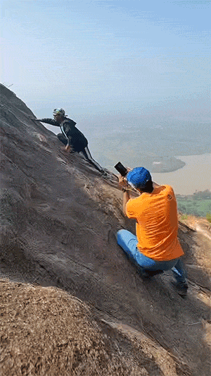 为了拍出那些好看震撼的照片，摄影师真是无所不能的存在。