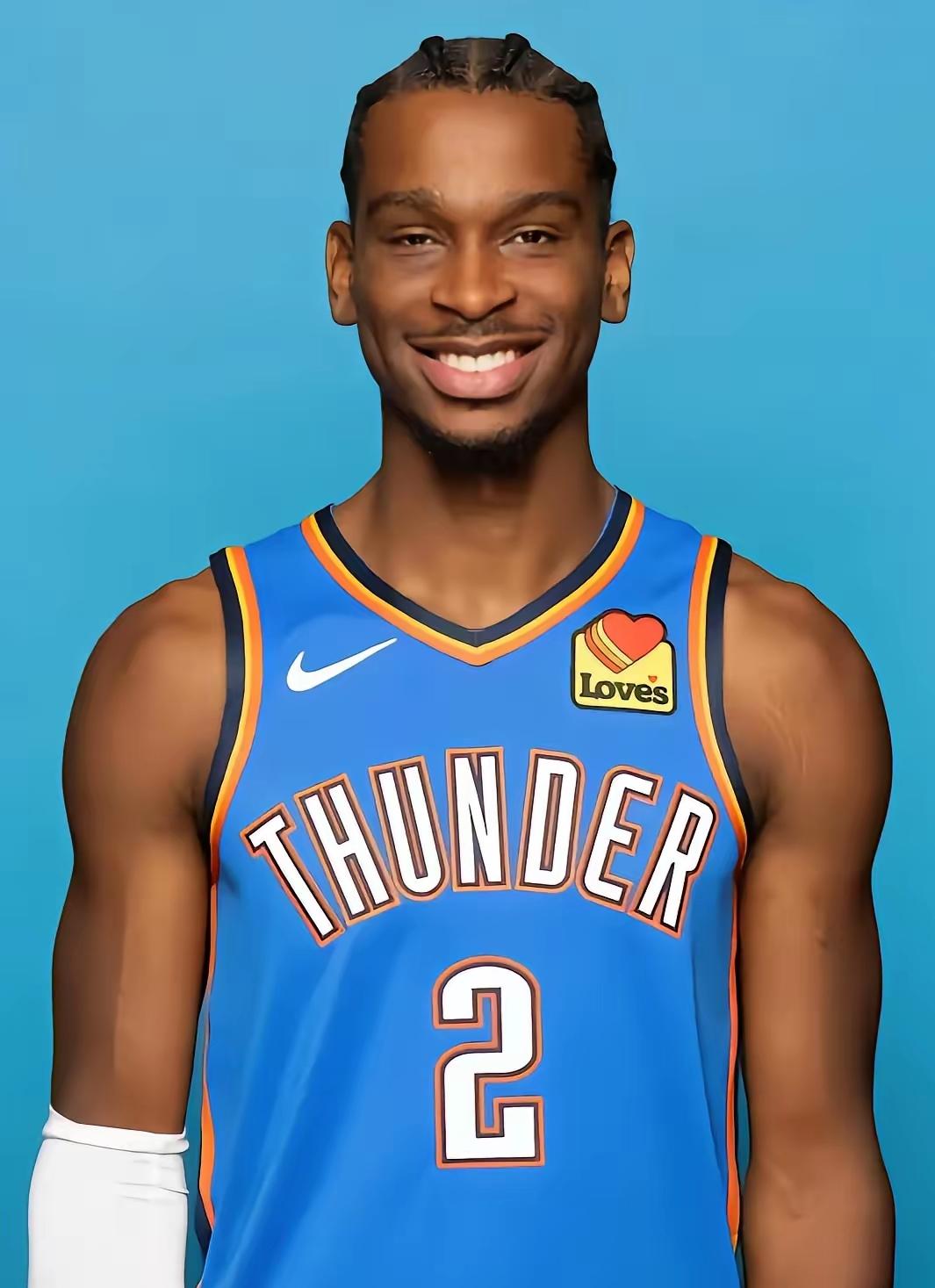 NBA现役最难防的人，我推荐亚历山大，无论防守时是选择接触，还是不接触，最后的结