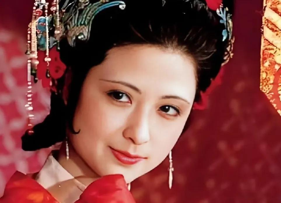 红楼梦尤二姐 不懂就问，为啥总有人觉得尤二姐不值得同情？要我说，这姑娘从头到尾就