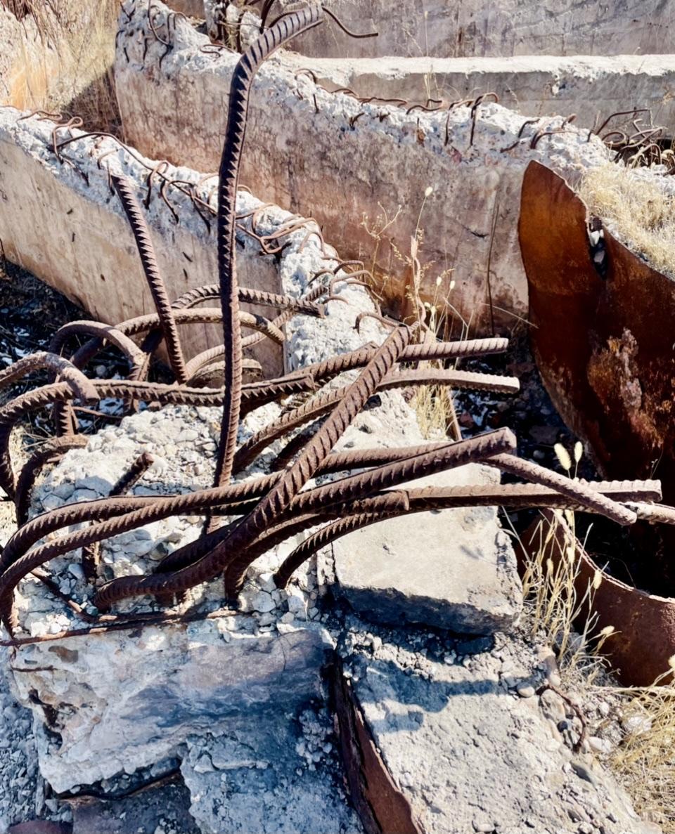 所谓励志，幼稚期是拿起，不停地拿呀拿，这个也要干那个也能行，头上顶着，肩膀扛着，