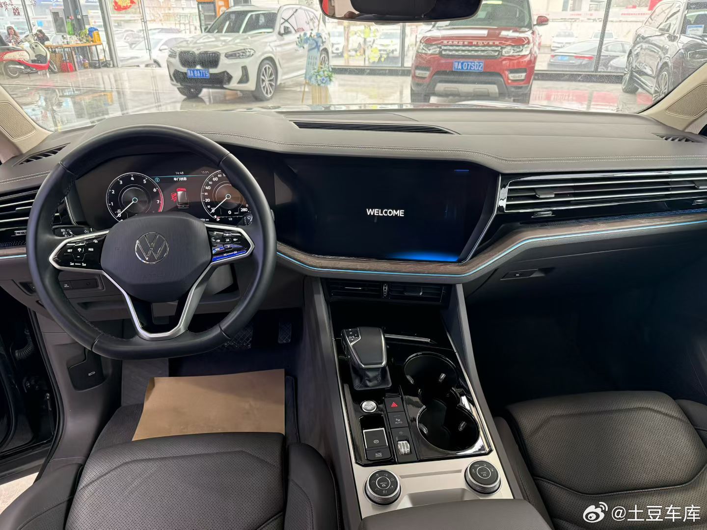 最新到店大众途锐3.0T曜黑运动版指导价71.88万元2021年上牌 个人一手车