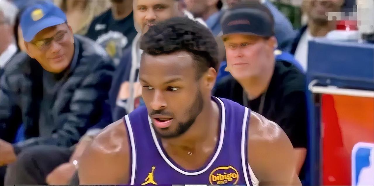 练出来了！！湖人新星布朗尼近四场比赛表现！！！

客场对阵雷霆：8投4中，三分球