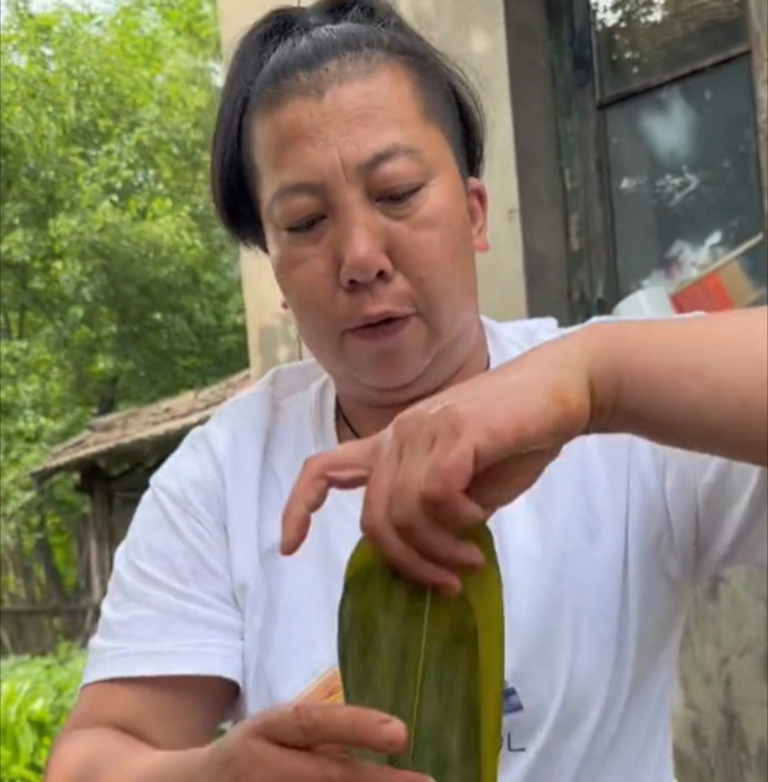 东北雨姐发博 这是准备复出拍视频了？直播大概暂时做不了 ​​​