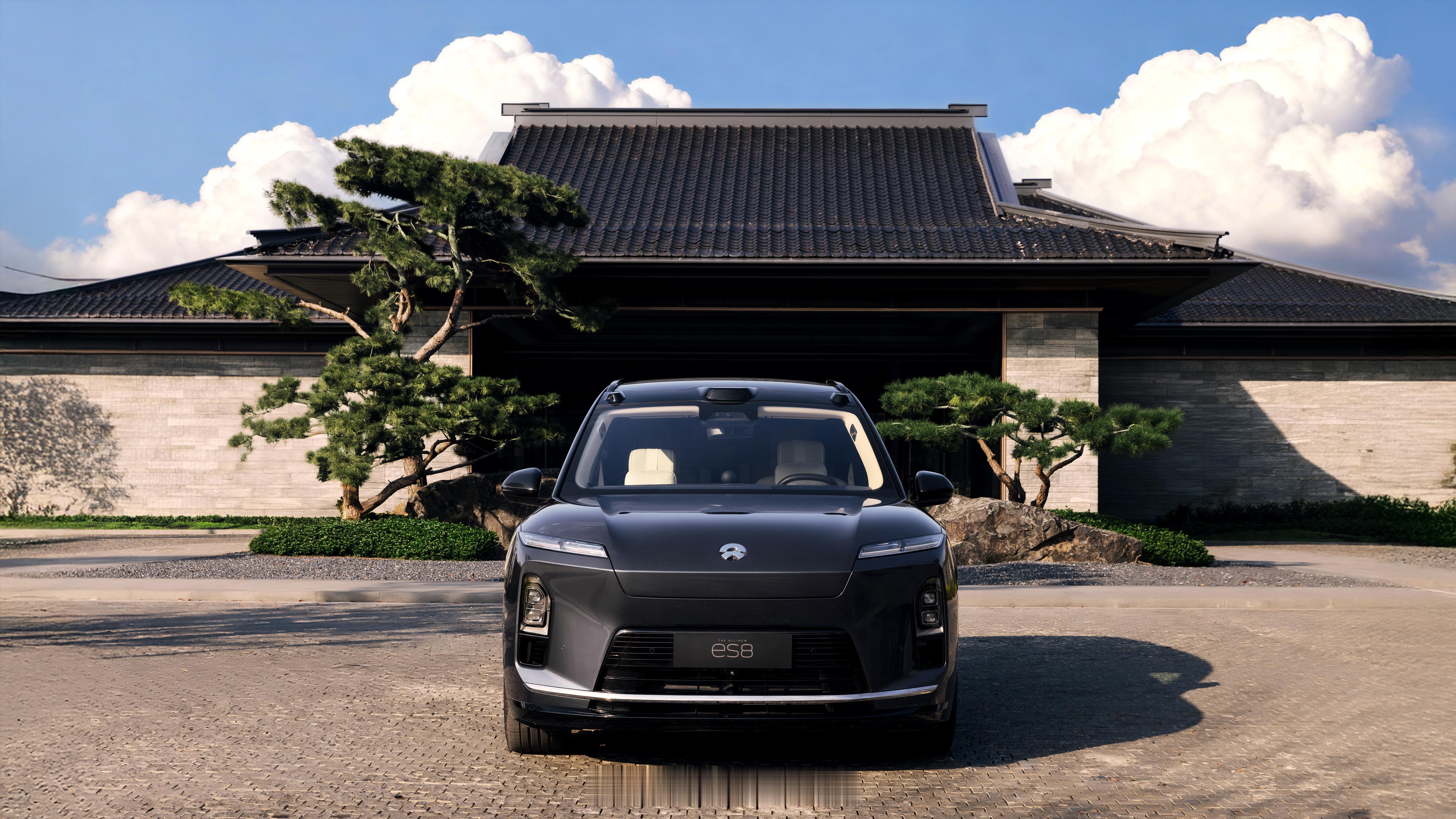 今天，蔚来全新ES8达成20000台新车交付，成为40万以上交付最快破两万的纯电