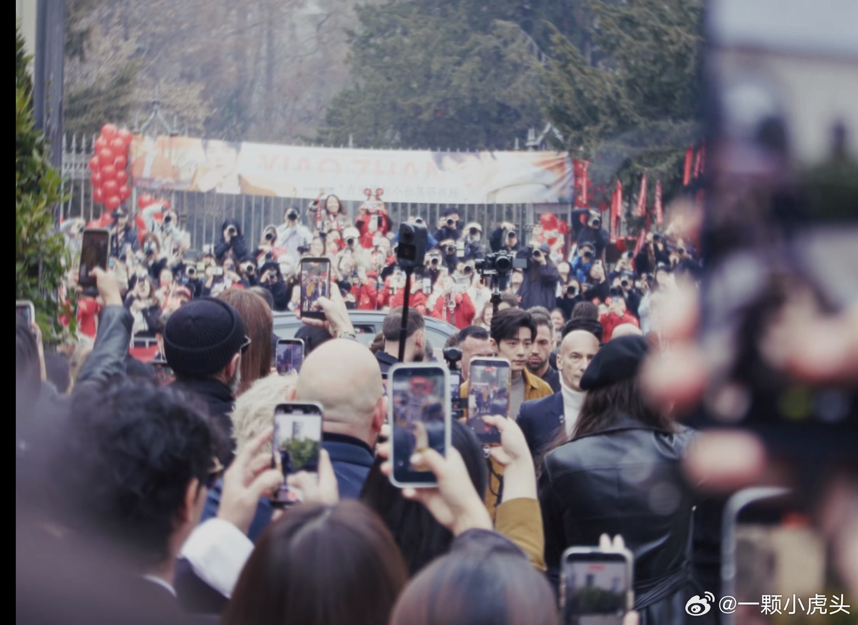 肖战米兰时装周vlog里出现的小飞侠们，你们被他当做美好的记忆保存在胶卷里了。 