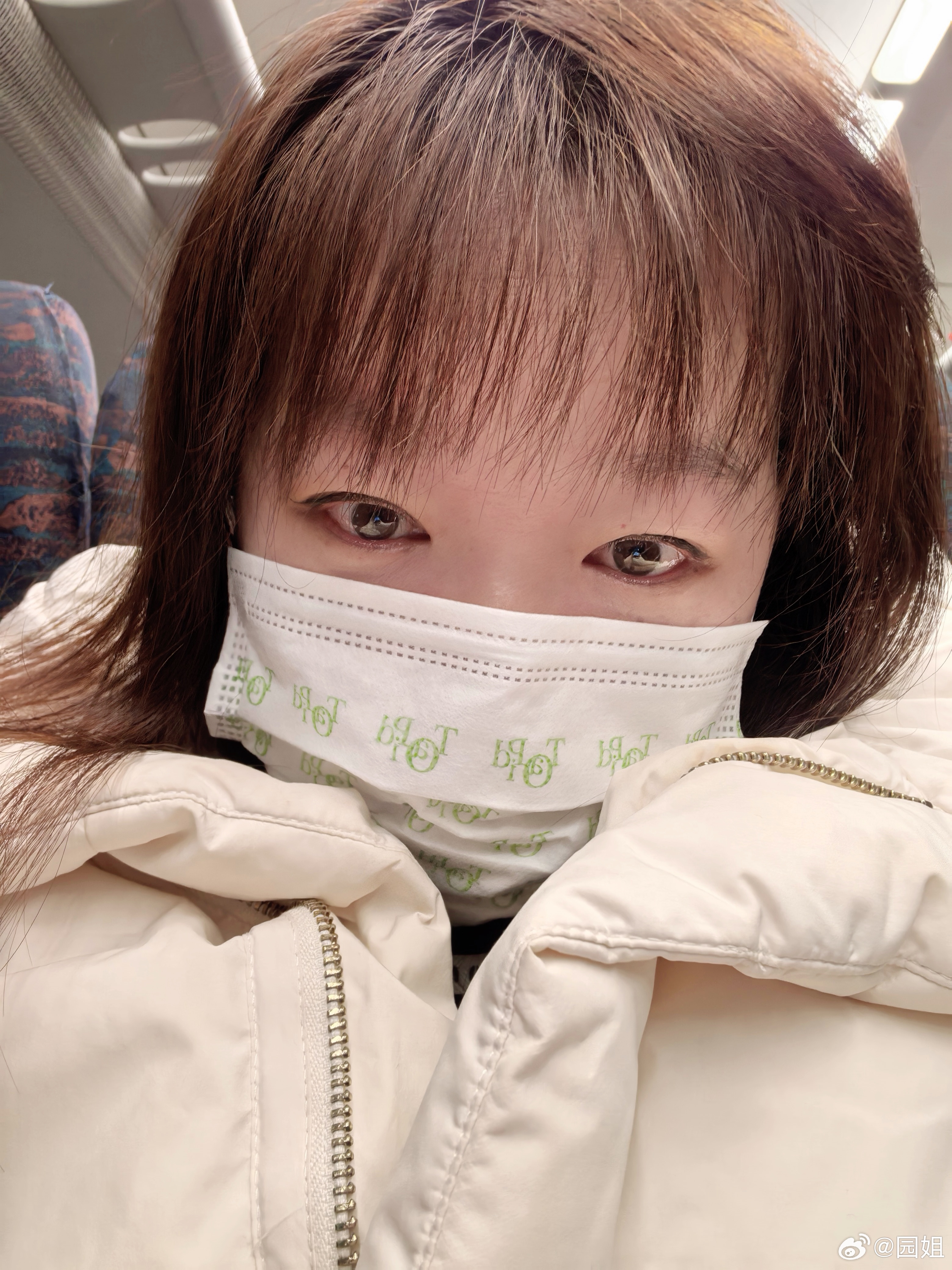 今天不赶早班机，但是要赶早班高铁去赶中午的灰机眼睛肿的跟灯泡一样亮