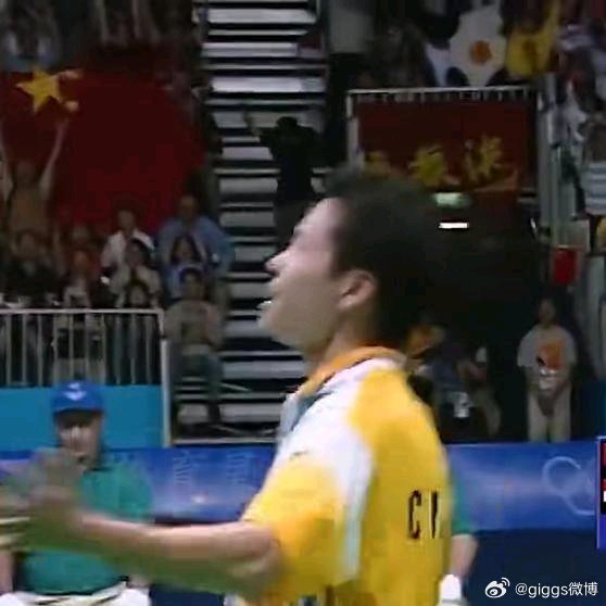 《2000年奥运会吉新鹏vs叶诚万，中国小将打哭世界第二，帮助》2000年奥运会