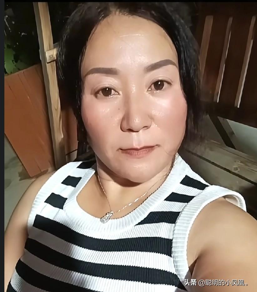 小故事！
     李佳 的妈她妈，来到了李佳这儿，她压根他就不想走。一来是不想