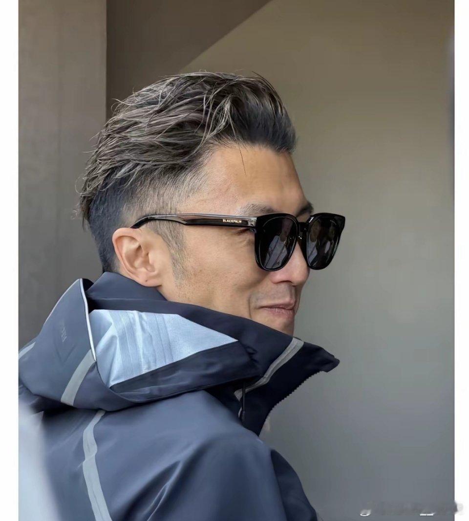 谢霆锋的帅，是人到中年而不油腻。 