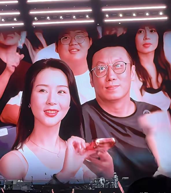 凡是在演唱会上不小心被拍到的，一定要大大方方，不然小心被网爆，这是无数人的经验教