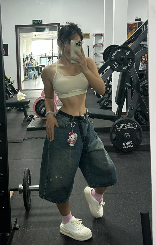Kitty肌肉🎀 比起漂亮 更喜欢…