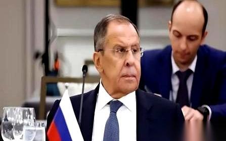 跟了自己十几年的贴身秘书，是美国间谍。

谁能想到，那一身毫无破绽的剪裁西装下，