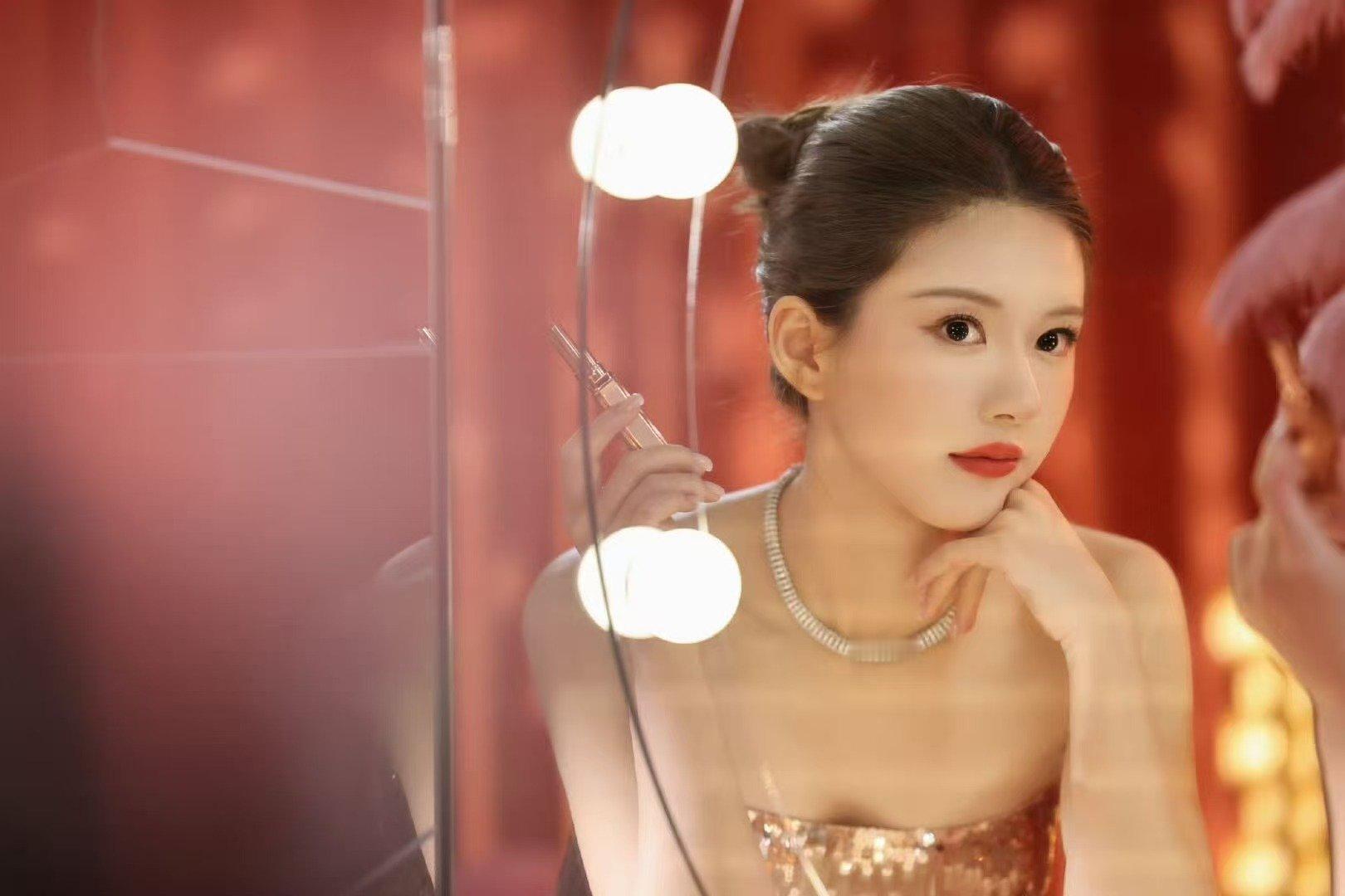 赵露思千金到好美赵露思千金驾到璀璨夺目 ​​​