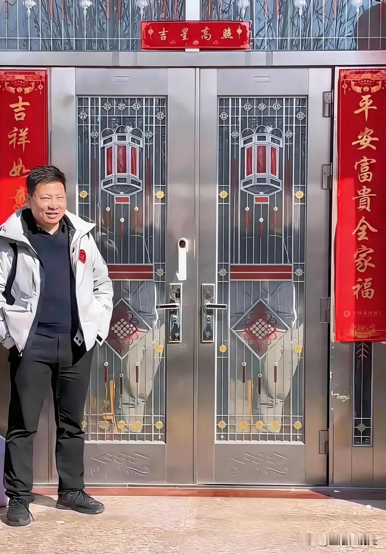 这个安徽人
相貌平平
到深圳去打工
进了一家公司
听说，这家公司去年营收超880