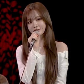 大姐姐你们眼睛长在提词器上了吗