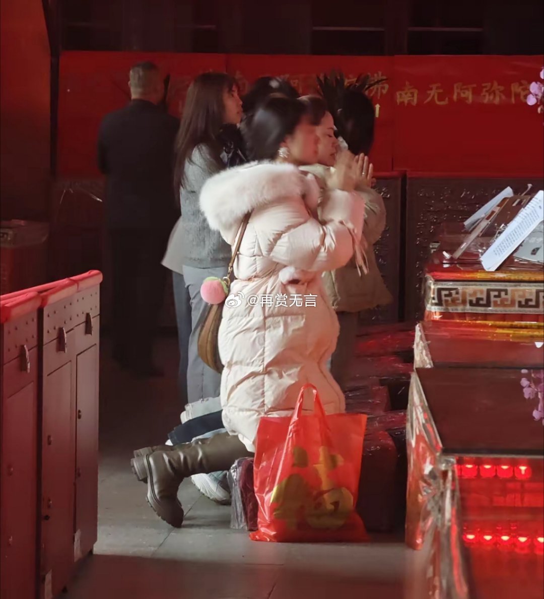 现在寺庙很多女生去跪拜，男多女少的年代，她们也找不到对象吗？ 