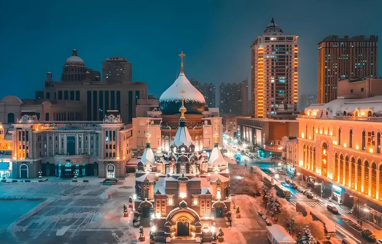 中国冬季最美的十座城市

当冬季的画卷在中国大地上徐徐展开，呈现的并非一片萧瑟，