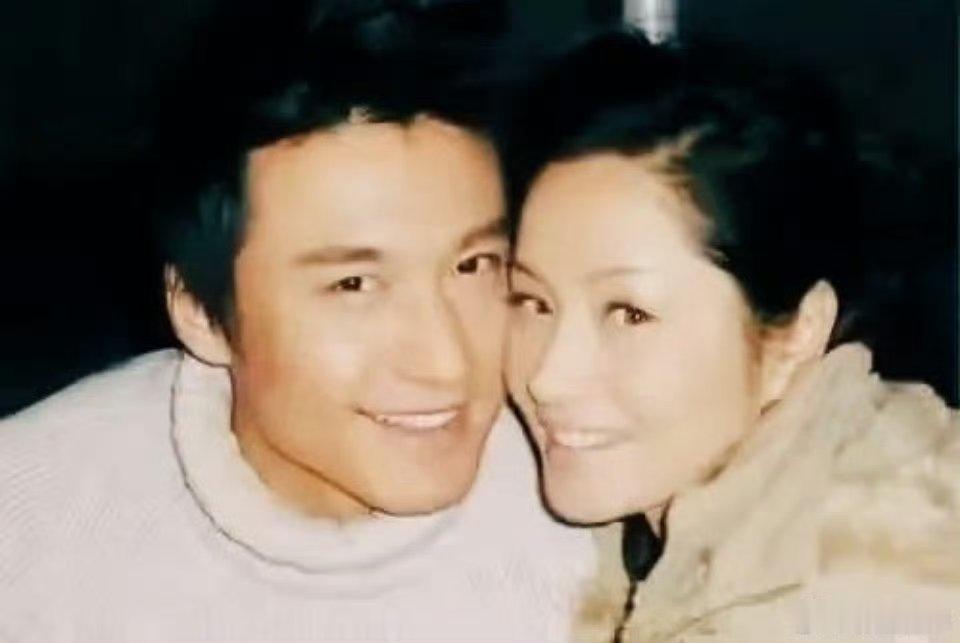 有一种友情叫胡兵瞿颖 胡兵瞿颖的友情是特别的美好的呀，而且彼此陪伴了这么多年。能