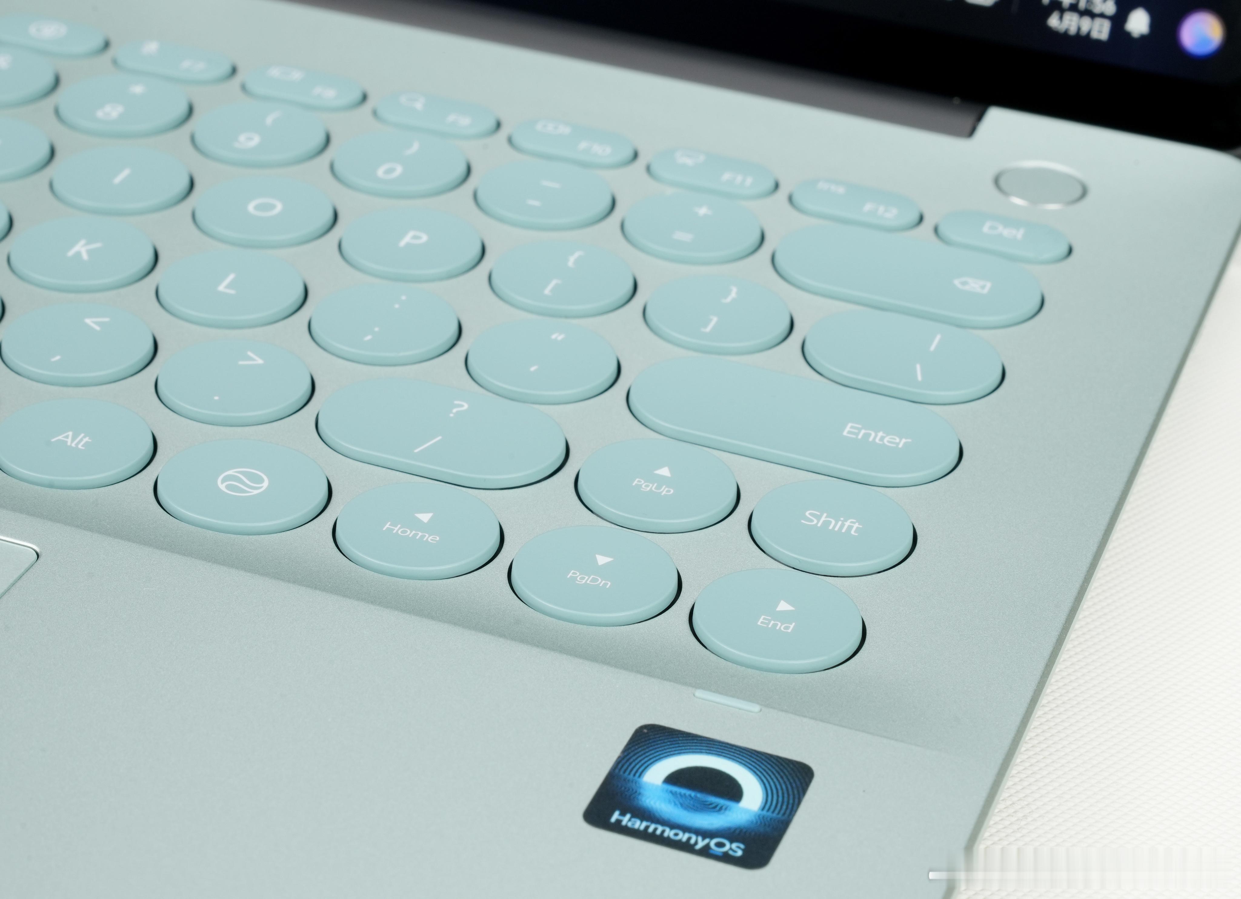 华为MateBook14鸿蒙版来了波点艺术圆键盘不仅好看，手感很棒外观青春感满满