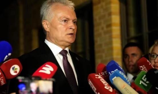 自取灭亡的立陶宛总统瑙塞达，这次中国没有迁就他！从2025年5月中旬起，立陶宛境