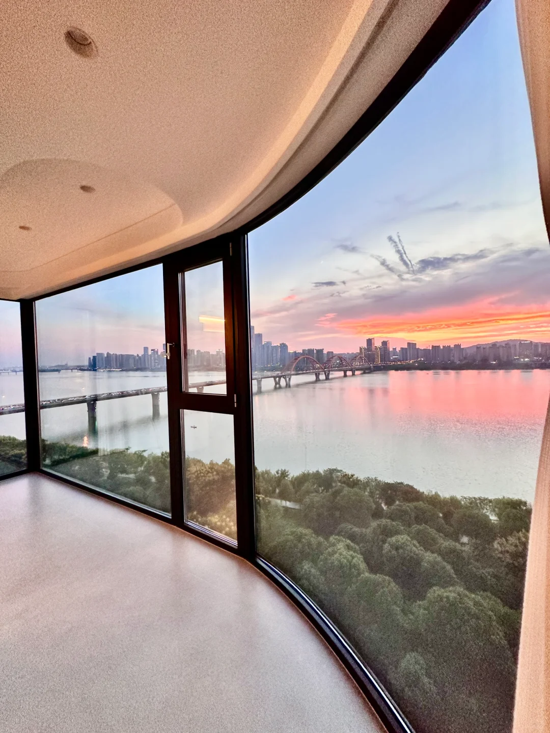 200W江景房！好看又实用的阳台设计我好爱！