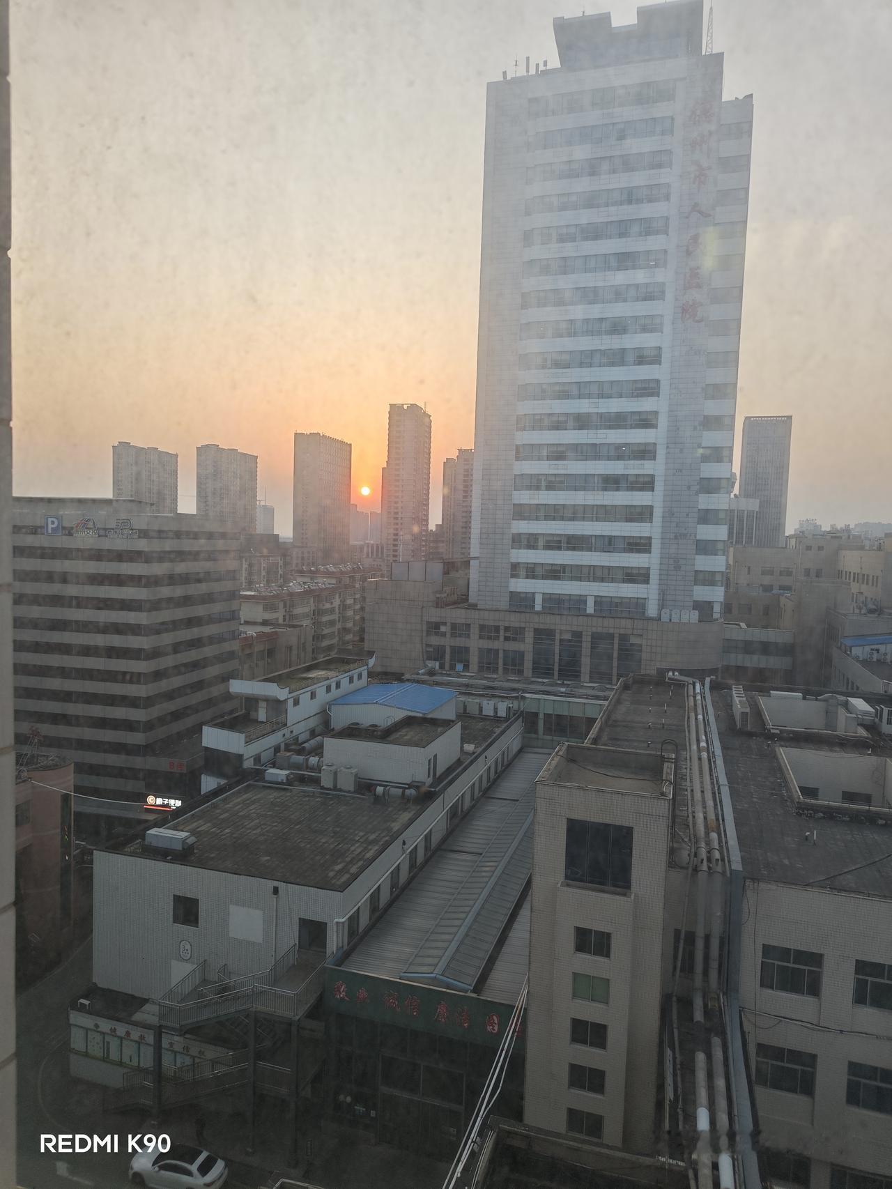 常锻炼未必安康，少运动亦能长寿。运动只是锦上添花，从来不是养生底牌。人到中年方懂