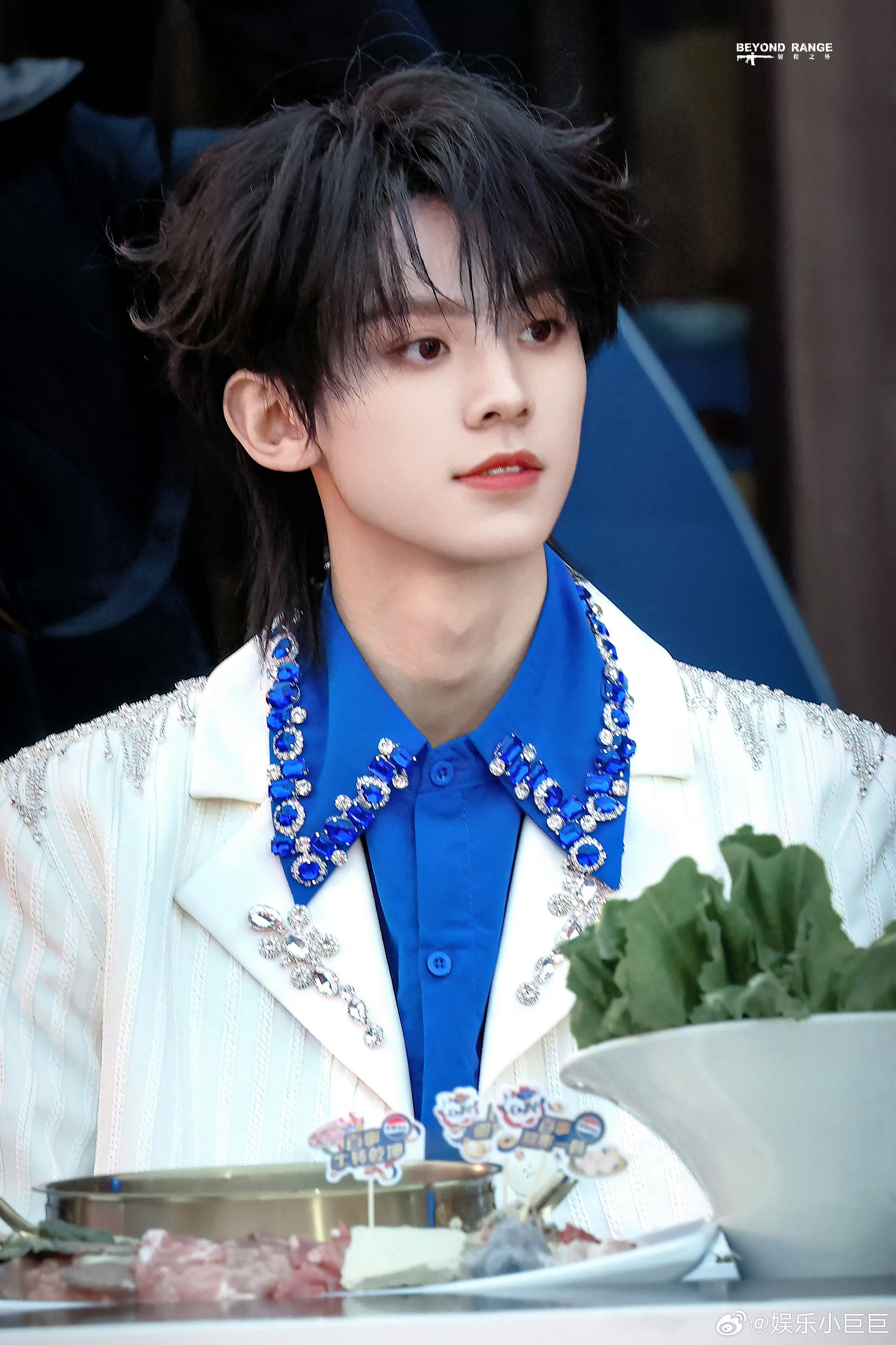 左航 从大山走到米兰 从拿着零钱追梦的少年，到米兰舞台上发光的偶像，左航的故事告