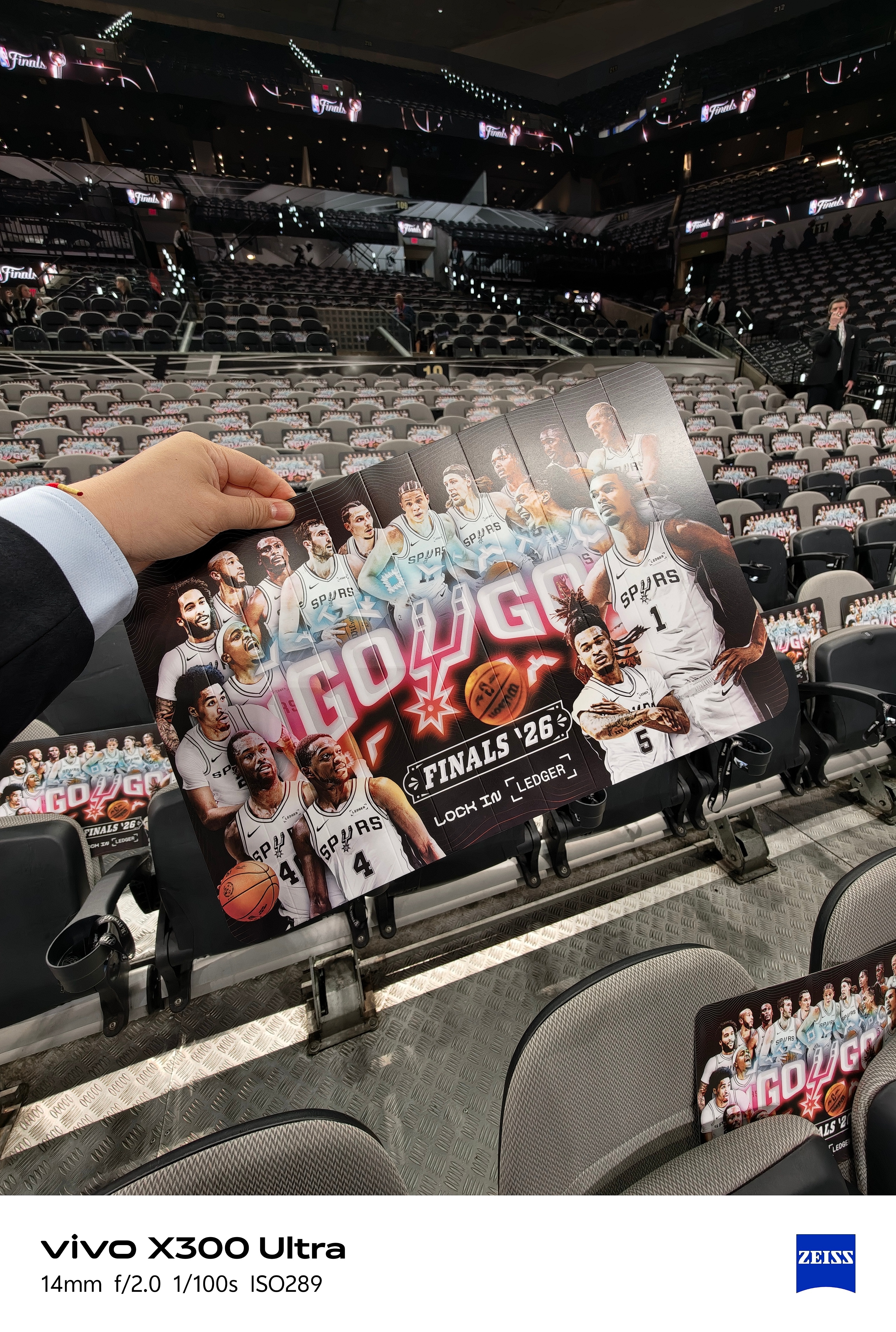nba总决赛NBA马刺主场今天还是没给加油T，不过目测确实是得有一半尼克斯球迷，