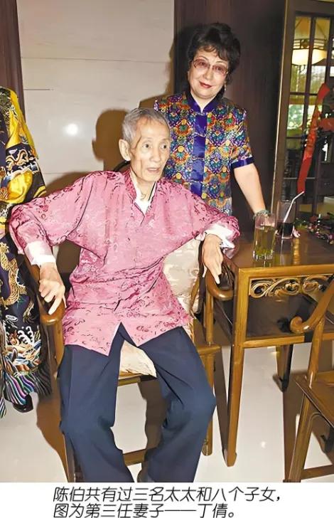 2003年，香港“非典”最严峻时，一位病重的老人，被一架私人救护专机从四川接回香