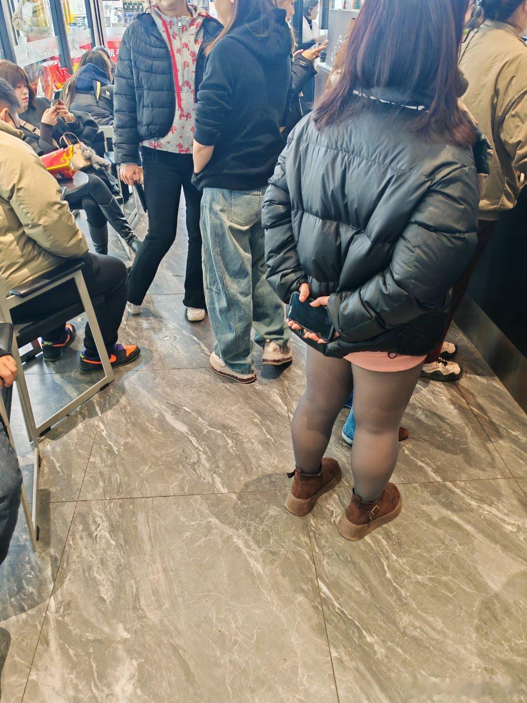 老家城里的瑞幸咖啡，生意好得很。 